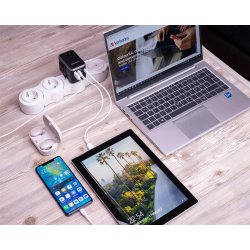 Universal Travel Adapter UTA-04 PD61W/QC / 3xUSB / 2xType-C