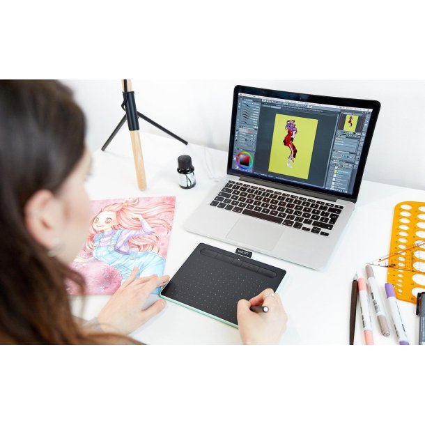 Wacom Intuos Small Bluetooth, Black/Green